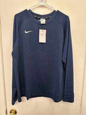 Nike women’s Navy Blue Long-Sleeve Crew Sweatshirt size large